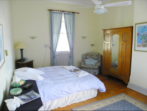 Canowindra Old Vic Inn - Whitsundays Accommodation 2