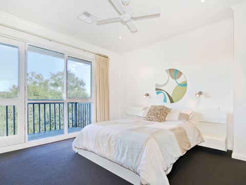 Century 21 SouthCoast: Tennis Elbow - Whitsundays Accommodation 2