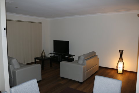 CozyStay At Kearsley - Whitsundays Accommodation 2