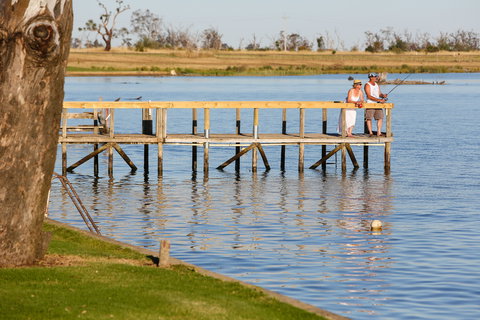 DC On The Lake - Whitsundays Accommodation 1