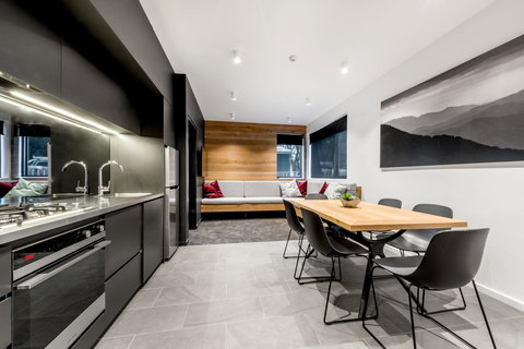 Elk At Falls - Whitsundays Accommodation 1