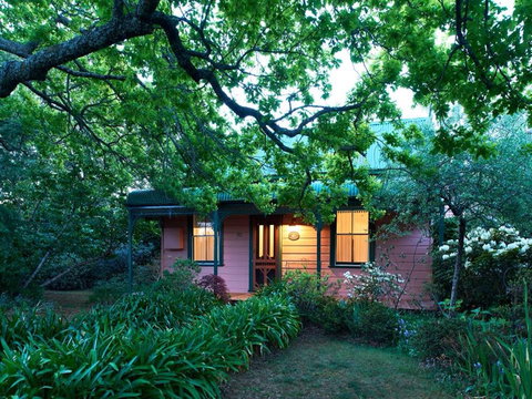 Hawthorne Cottage: Blackheath - Whitsundays Accommodation 0