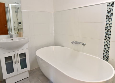 Hopetoun Villa Woonona - Whitsundays Accommodation 0