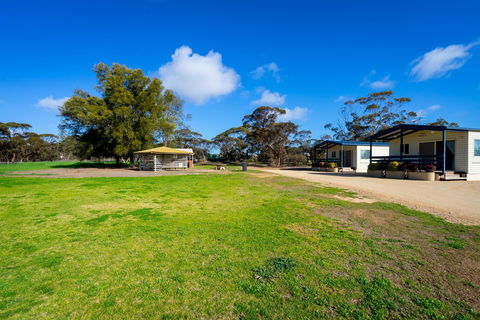 Karoonda Cabin & Caravan Park - Whitsundays Accommodation 1
