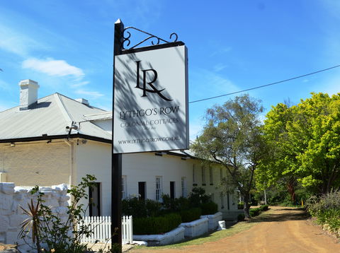 Lythgo's Row Colonial Cottages - Whitsundays Accommodation 2