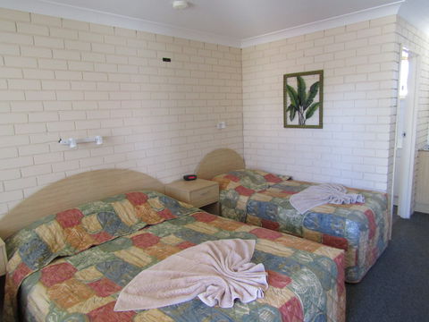 Manilla Motel - Whitsundays Accommodation 1