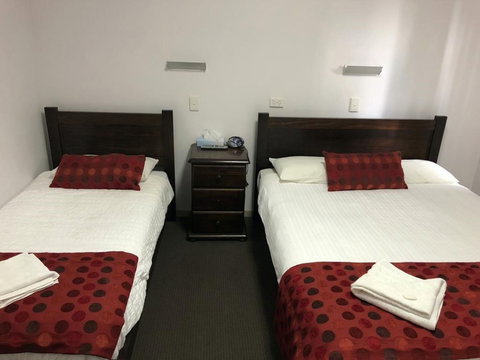 Minlaton Hotel - Whitsundays Accommodation 2