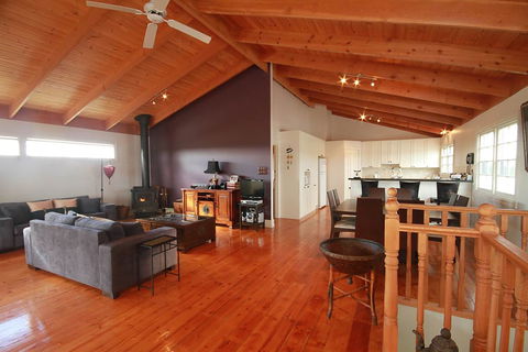 Pelican Sands Bed & Breakfast - Whitsundays Accommodation 1