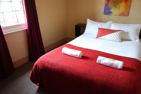 Royal Hotel Cooma - Whitsundays Accommodation 1