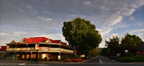 Royal Hotel Cooma - Whitsundays Accommodation 2