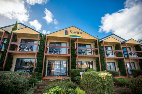 Seaview Motel And Apartments - Whitsundays Accommodation 1