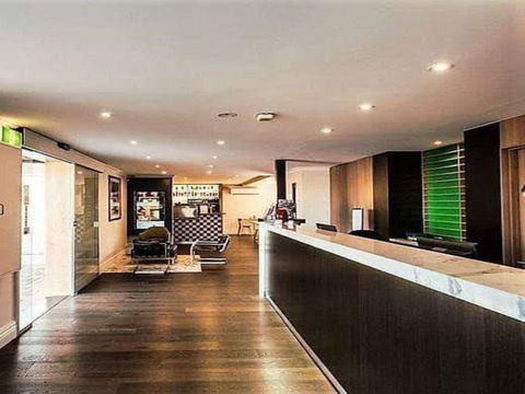 The Waverley International Hotel - Whitsundays Accommodation 0