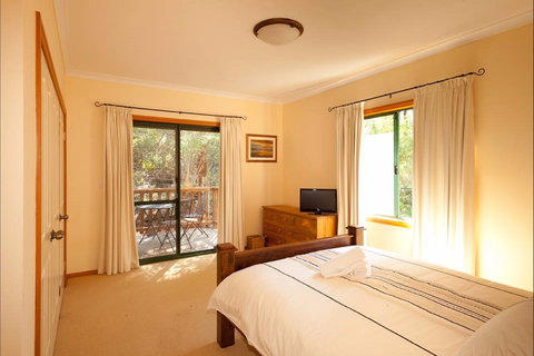 Woodfern Lodge - Whitsundays Accommodation 0