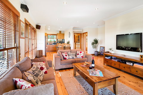 A View To A Hill - Whitsundays Accommodation 0