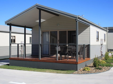 Bowlo Holiday Cabins - Whitsundays Accommodation 0