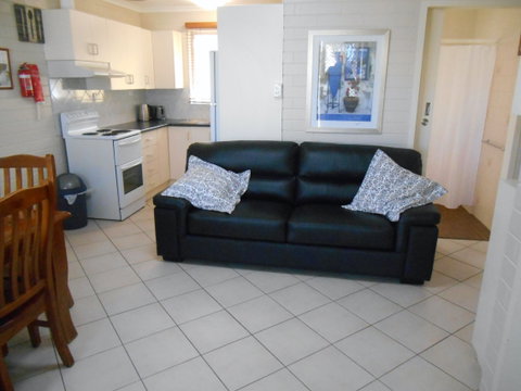 Clan Ranald Holiday Unit 2 - Whitsundays Accommodation 2
