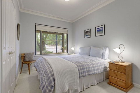 Cottage Retreat/Shady Cottage - Whitsundays Accommodation 1