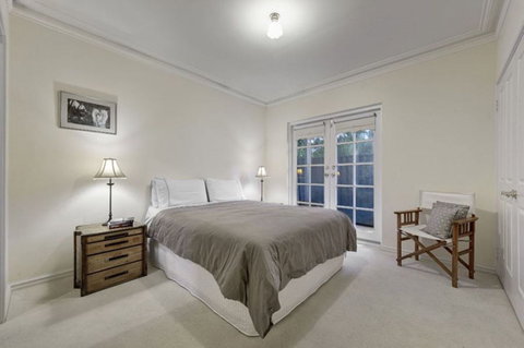 Cottage Retreat/Shady Cottage - Whitsundays Accommodation 2