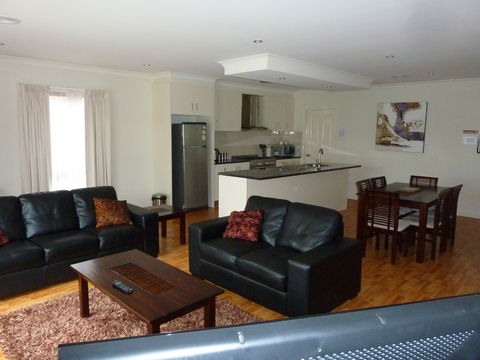 Florentine Villas - Whitsundays Accommodation 1