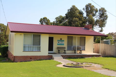 Lady Barron Cottage - Whitsundays Accommodation 0