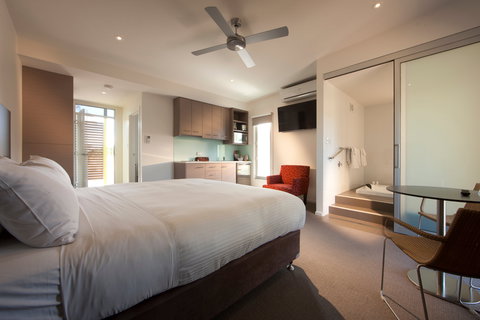 Longview Vineyard Accommodation - Whitsundays Accommodation 1