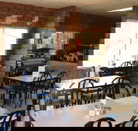 Mataranka Roadhouse and Cabins - Whitsundays Accommodation