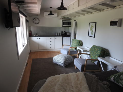 Miners Ridge Vineyard Railway Carriage B&B - Whitsundays Accommodation 2