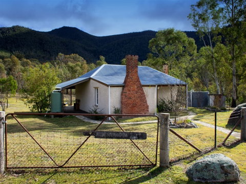 Nil Desperandum - Whitsundays Accommodation 0