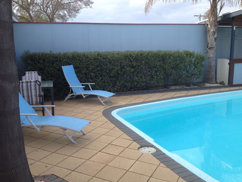 Portarlington Beach Motel - Whitsundays Accommodation 2