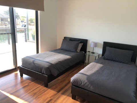 Port Bouvard Retreat - Large Family Friendly Canal Home With Private Jetty - Whitsundays Accommodation 2