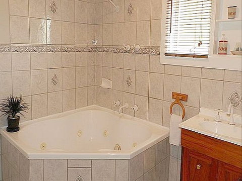 Ruby's Cottage - Whitsundays Accommodation 2