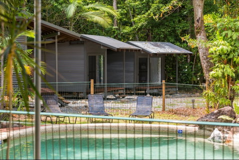 Safari Lodge - Whitsundays Accommodation 0