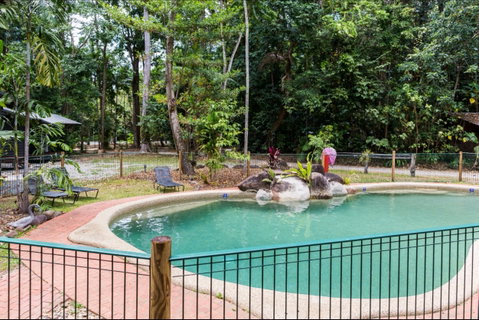 Safari Lodge - Whitsundays Accommodation 1