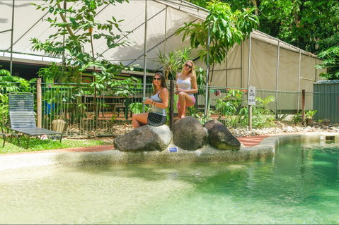 Safari Lodge - Whitsundays Accommodation 2