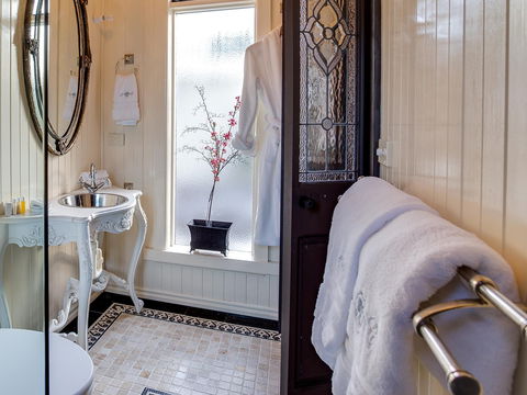 Silverleaf Cottage - Whitsundays Accommodation 2