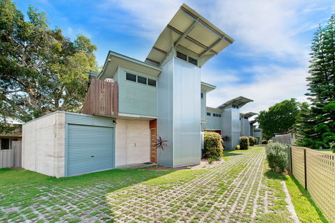 Sun Worship Crescent Head Eco Villas - Whitsundays Accommodation 1