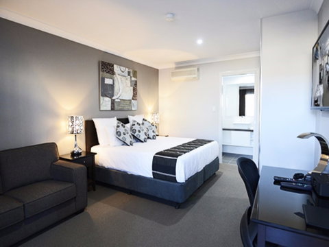 Aastro Dish Motor Inn - Whitsundays Accommodation 2