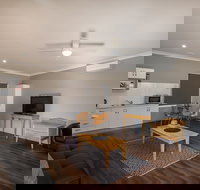 Akuna Motor Inn - Whitsundays Accommodation