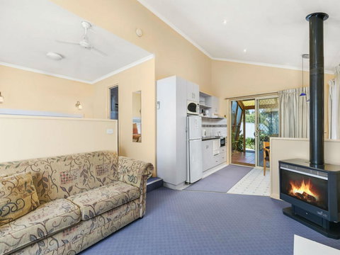 Cottages For Two - Whitsundays Accommodation 0