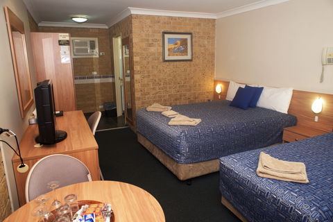 Forest Lodge Motor Inn And Restaurant - Whitsundays Accommodation 1