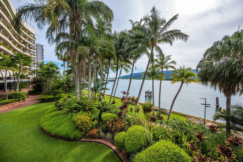 Hilton Cairns - Whitsundays Accommodation 1