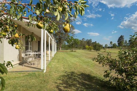 Hillcrest House - Whitsundays Accommodation 0