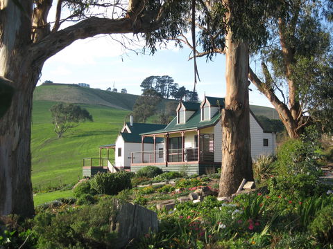 Loves Lane Cottages - Whitsundays Accommodation 0