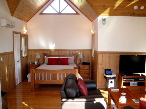 Loves Lane Cottages - Whitsundays Accommodation 2