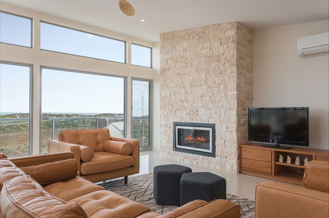 Neighbour Avenue - Whitsundays Accommodation 2