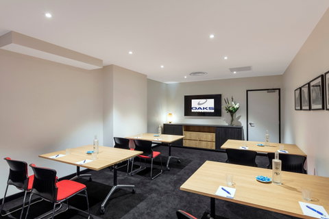 Oaks Adelaide Embassy Suites - Whitsundays Accommodation 2