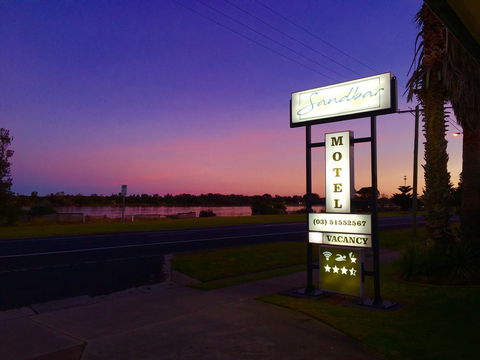 Sandbar Motel Lakes Entrance - Whitsundays Accommodation 0