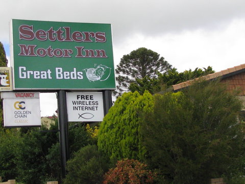 Settlers Motor Inn - Whitsundays Accommodation 0