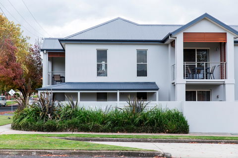 Stay Bathurst - Whitsundays Accommodation 0