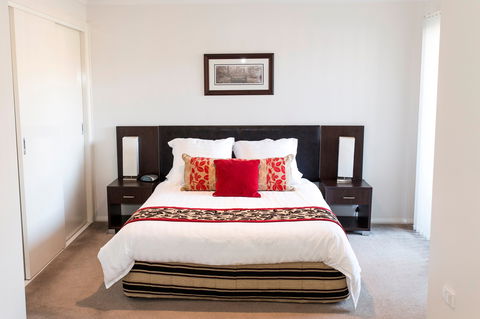 Stay Bathurst - Whitsundays Accommodation 1